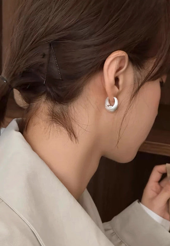 Soul Mate Q & 925 Silver post minimalist hoop earrings