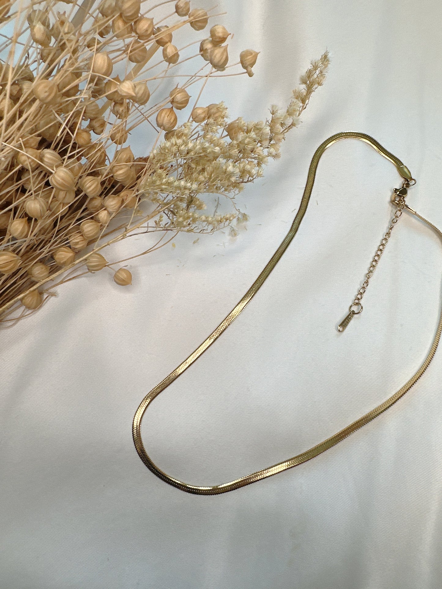 Stainless steel minimalist necklace