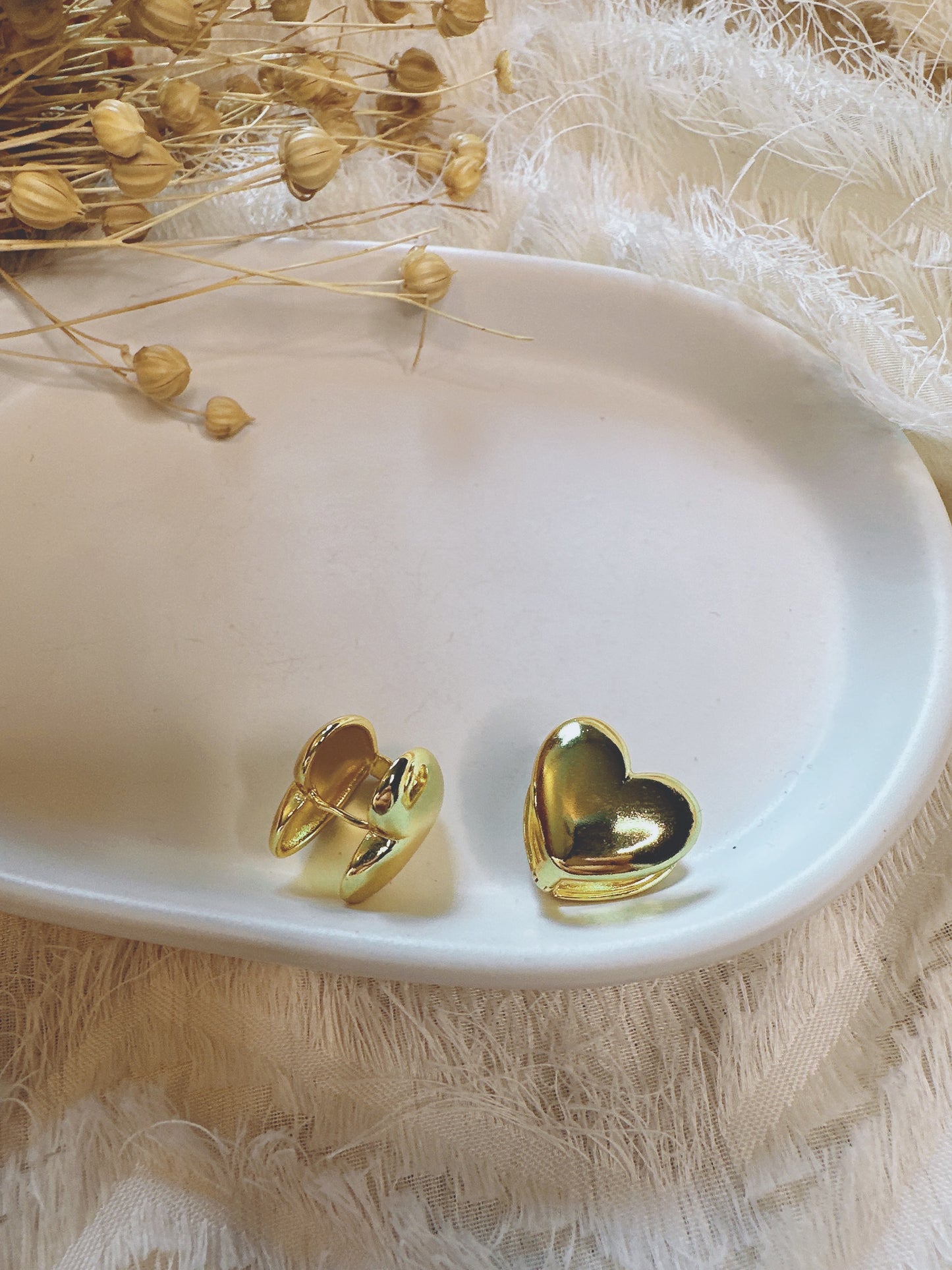 Soul Mate & 925 Silver post heart shaped earrings gold color