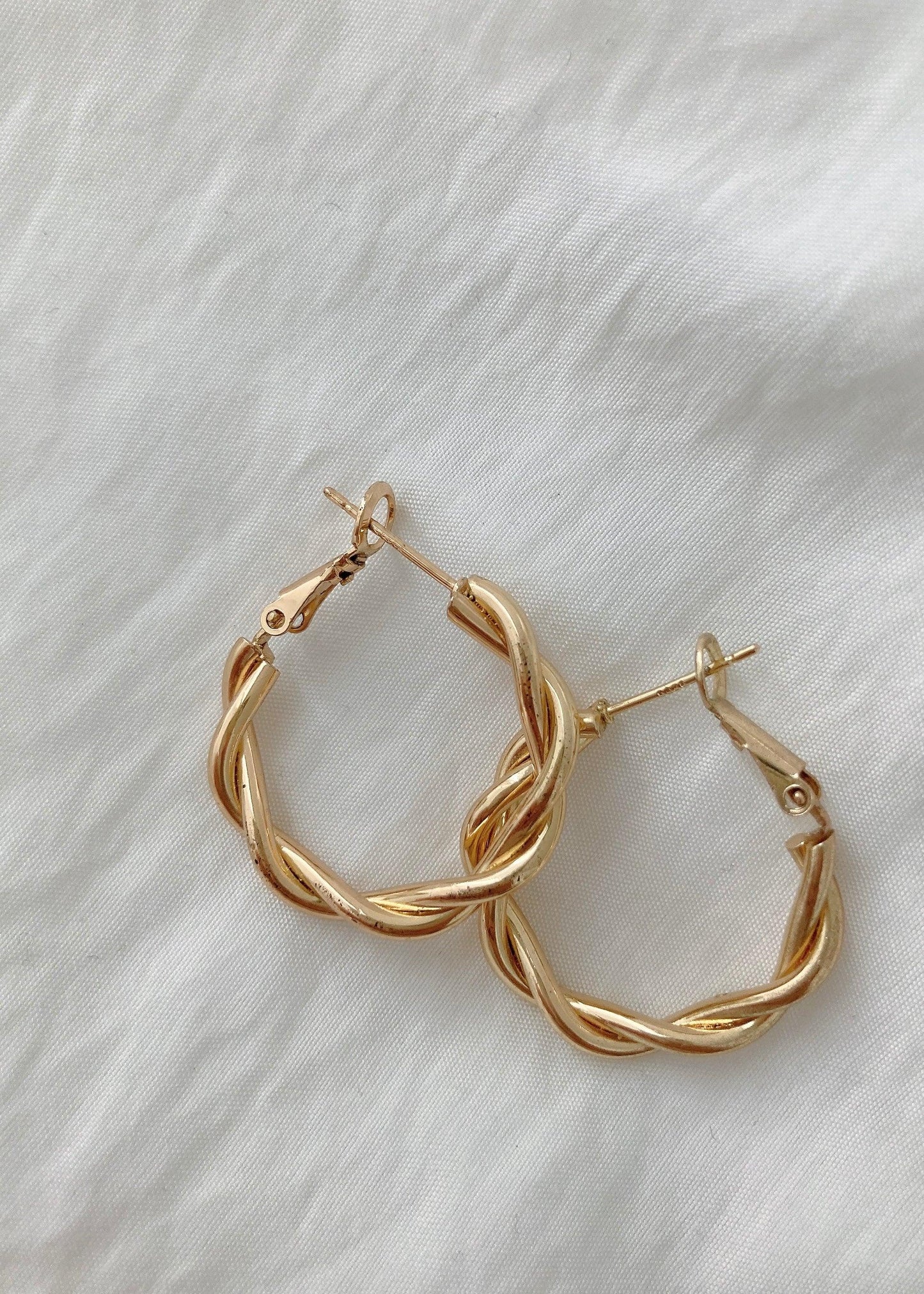 Pair of twisted hoop earrings in 18K gold plated 925 silver and stainless steel style