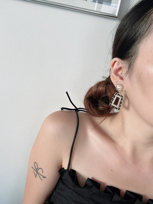 Soul mate & 925 silver needles black and white earrings